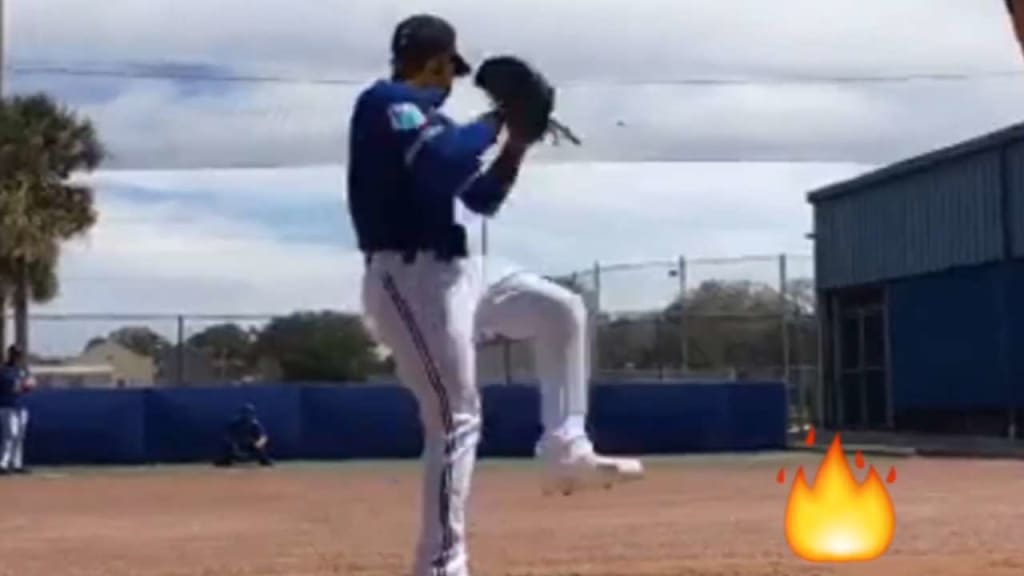 Stroman's warmups go viral
