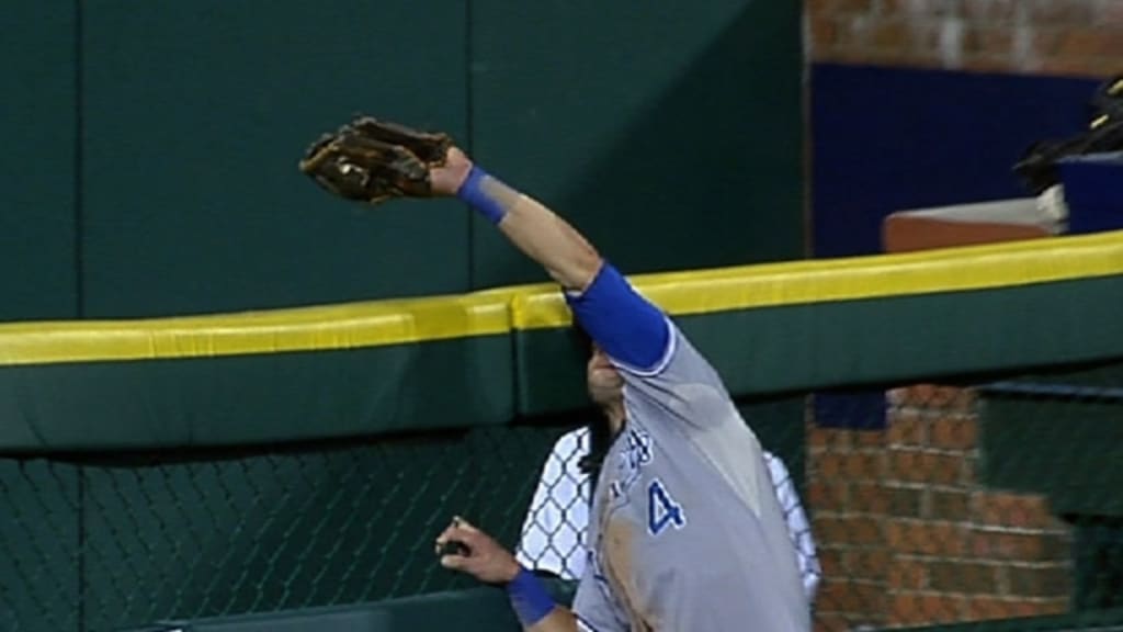 Watch: Royals' Salvador Perez passes Johnny Bench with 46th home run of 2021  