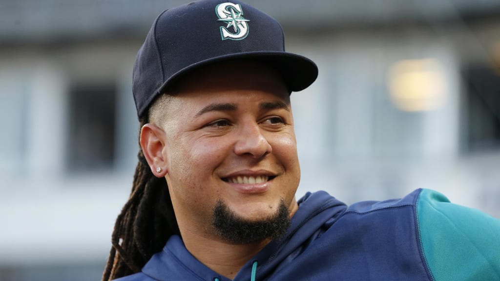 Luis Castillo joins former Reds teammates with Mariners
