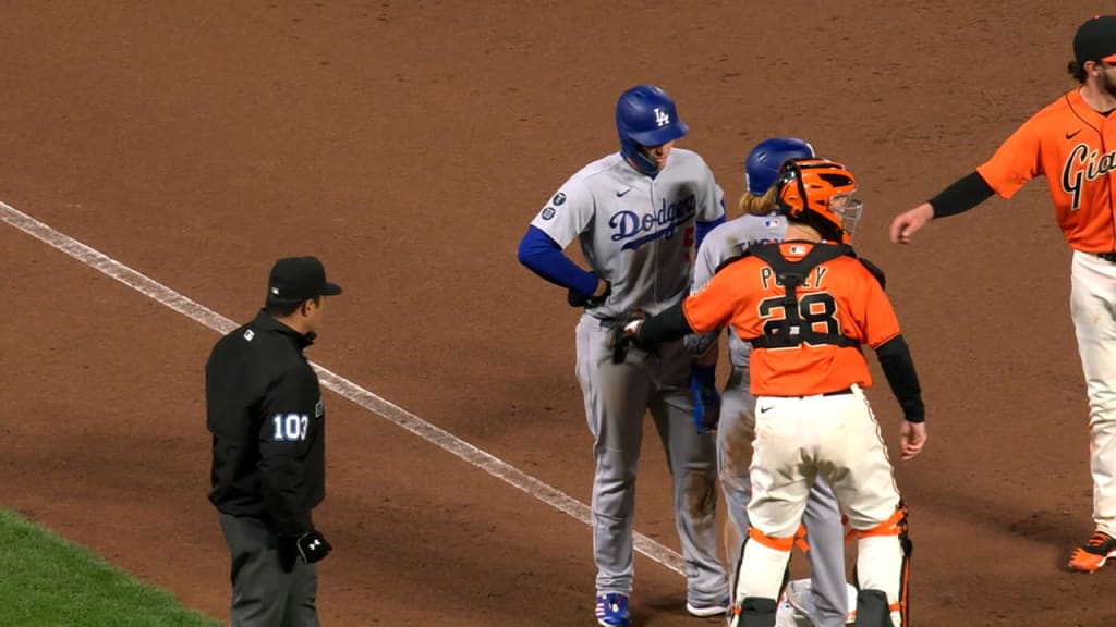 MLB News: Turner's error lets Posey, Giants take 1st over Dodgers