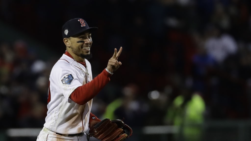 Mookie Betts wins 2018 Heart & Hustle Award