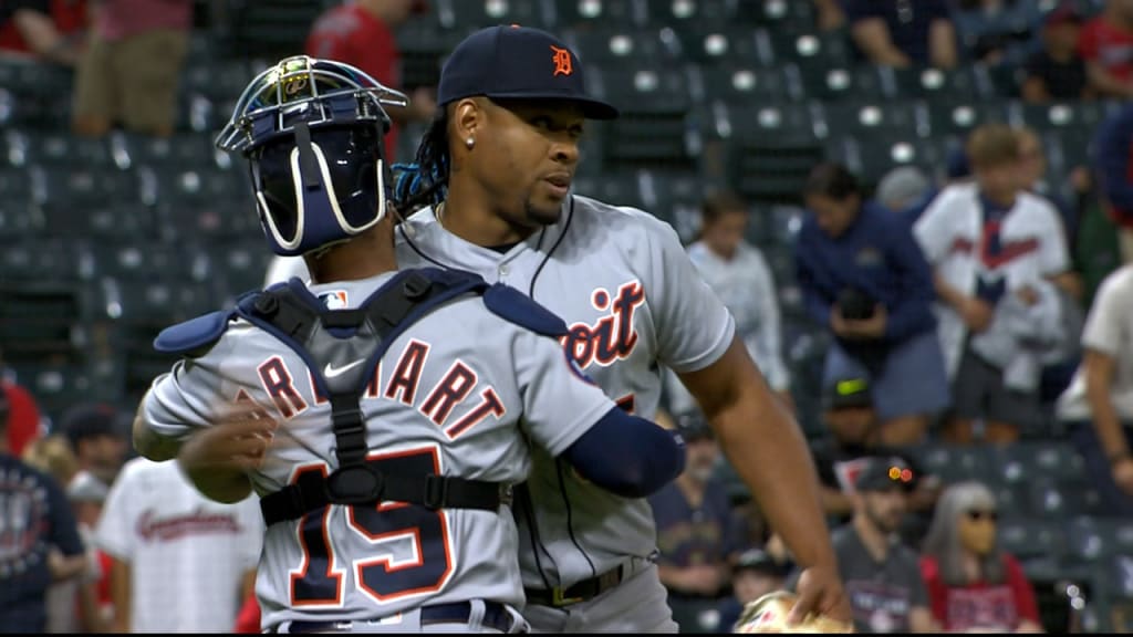 Schoop, Carpenter homer, Tigers split doubleheader with Guardians