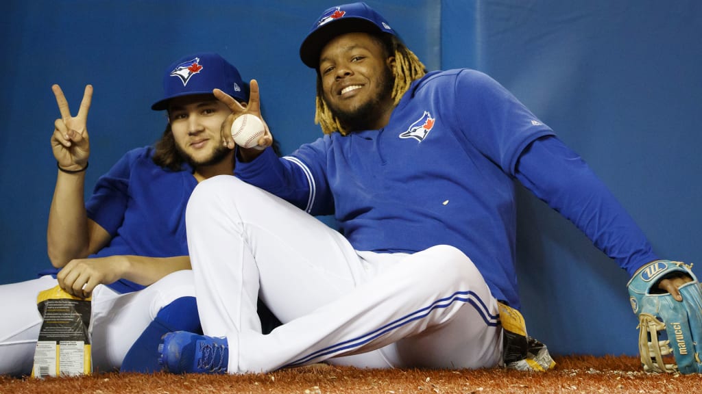 Vladimir Guerrero Jr. scratched from Blue Jays' lineup with sore right knee