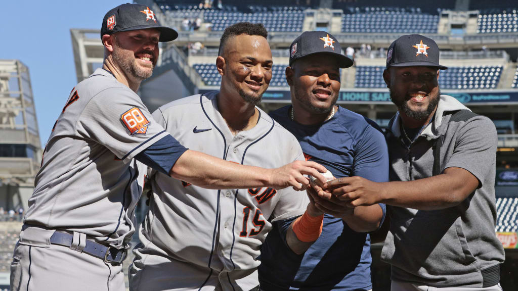 Astros combine to no-hit mighty Yankees