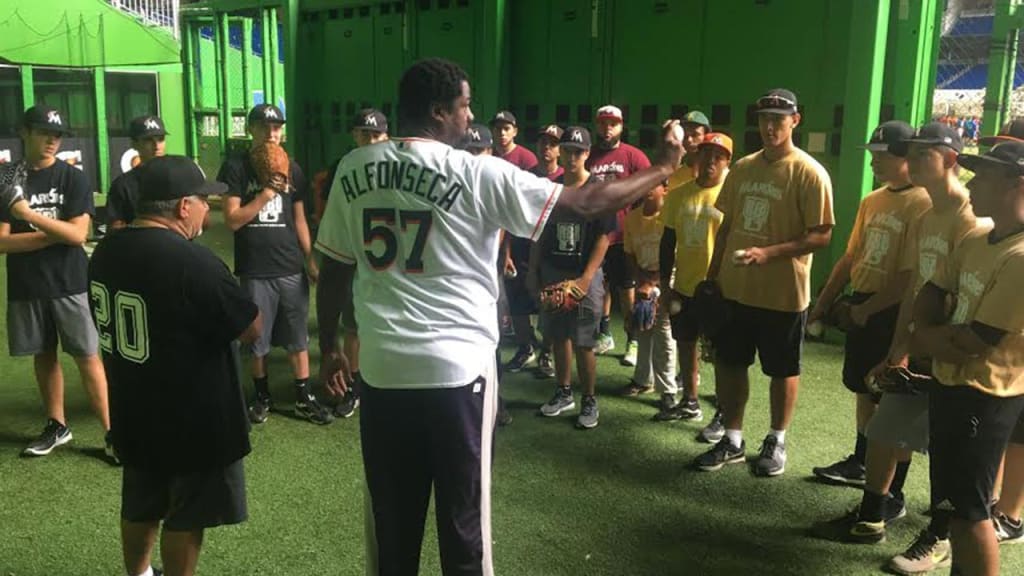 Antonio Alfonseca was one of seven former big leaguers at the clinic on Saturday. (Patrick Pinak)