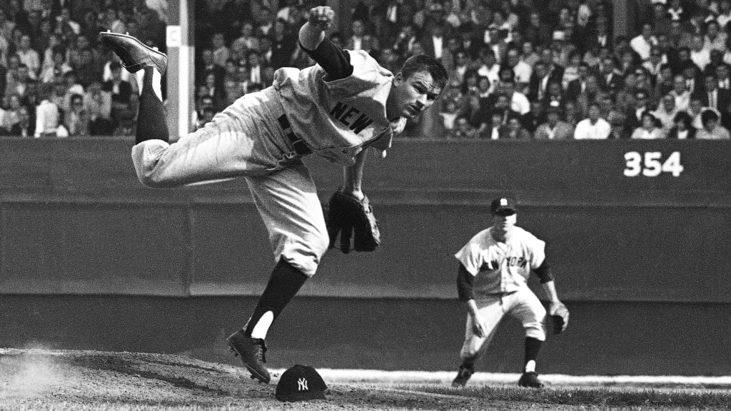 Bouton pitches against the Cardinals in Game 3 of the 1964 World Series. (AP)