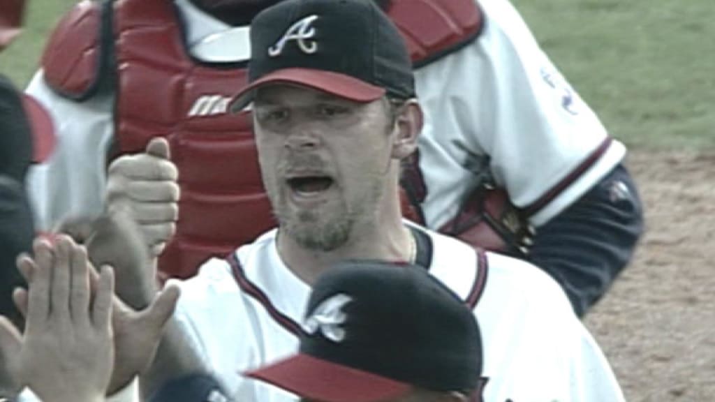 Tom Glavine coming home, agrees to $8 million deal with Braves for