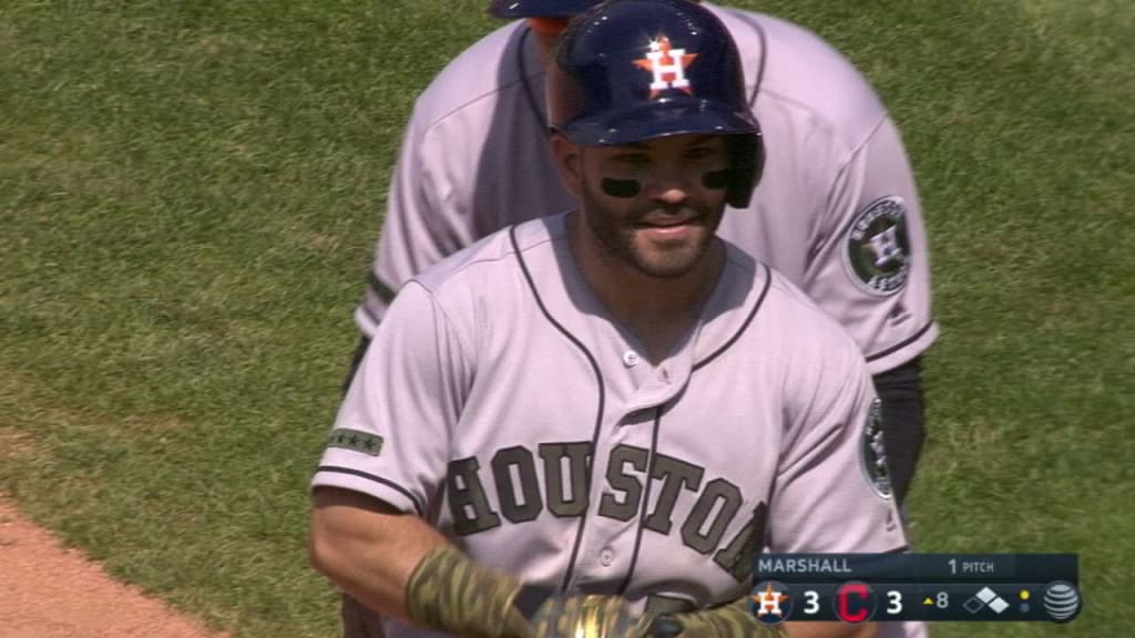 Carlos Correa played with Yuli Gurriel's hair in the dugout after Gurriel's  double, and it was precious