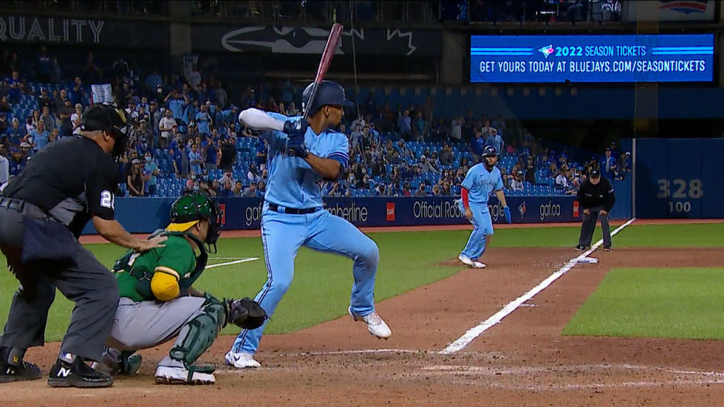 Blue Jays score 6 in the 8th, 3 in the 9th to beat A's