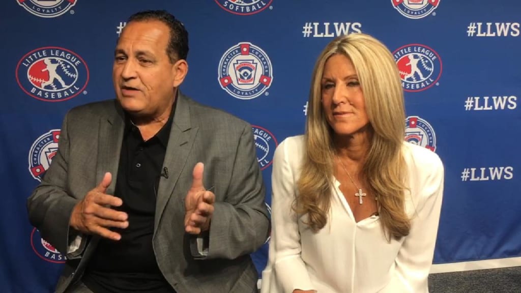 Anthony Rizzo surprised, delighted over parents' Little League award