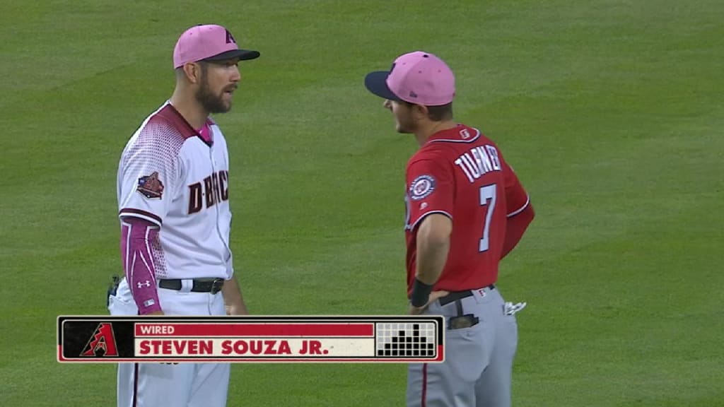 Souza wears a mic in-game