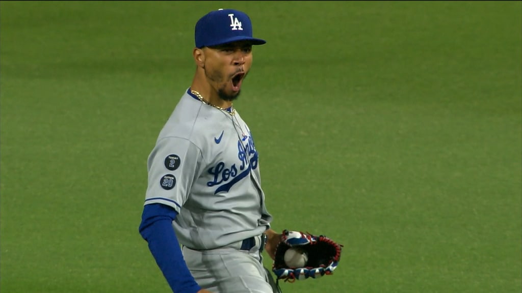 Mookie Betts (grand slam), Dodgers overpower Padres