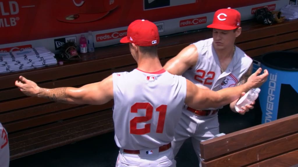 Reds wear sleeveless 1956 throwback jerseys