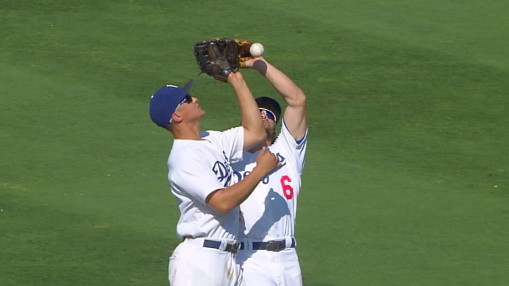 Dodgers News: Watch Jason Heyward Snap His Bat in Half After Popping Out  Against the Yankees - Inside the Dodgers