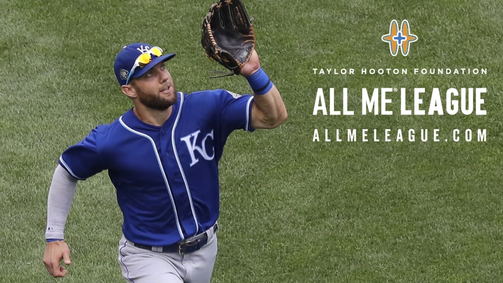 Kansas City Royals left fielder Alex Gordon catches a fly ball by Chicago White Sox's Daniel Palka during the sixth inning of a baseball game Saturday, July 14, 2018, in Chicago. (AP Photo/Nam Y. Huh)
