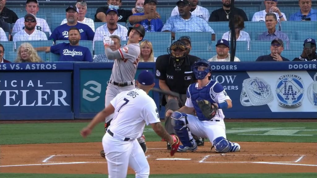 Flores' homer off Jansen in 9th rallies Giants past Dodgers