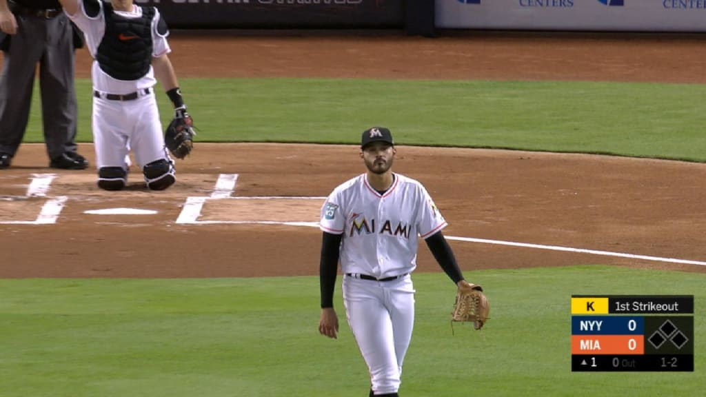 MIA@ATL: Dietrich hit by foul in dugout, leaves game 