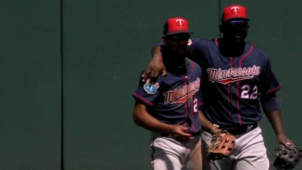 Byron Buxton makes amazing catch at Centerfield wall #minnesotatwins #