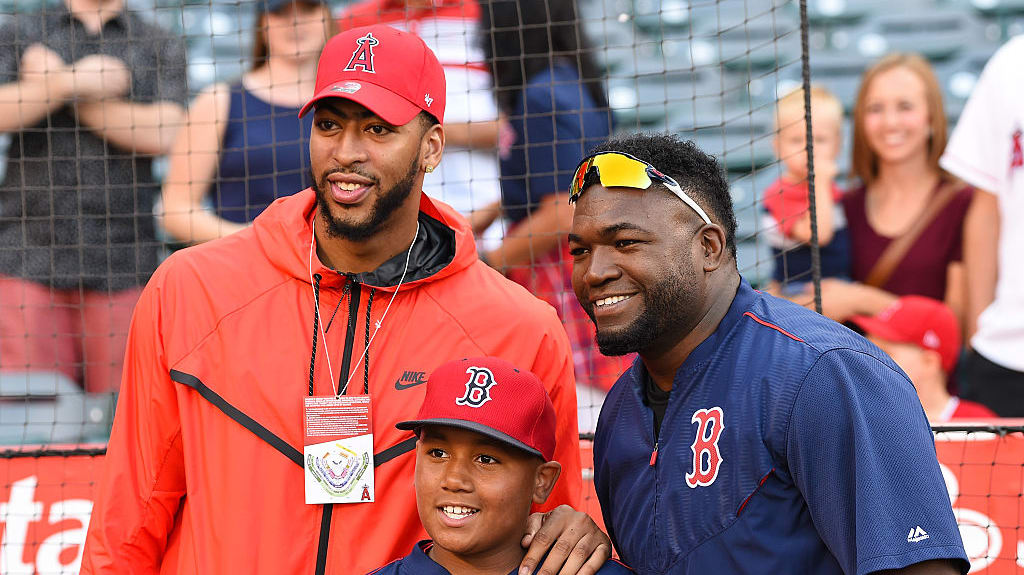 David Ortiz sports Tom Brady jersey, serves as Patriots honorary captain