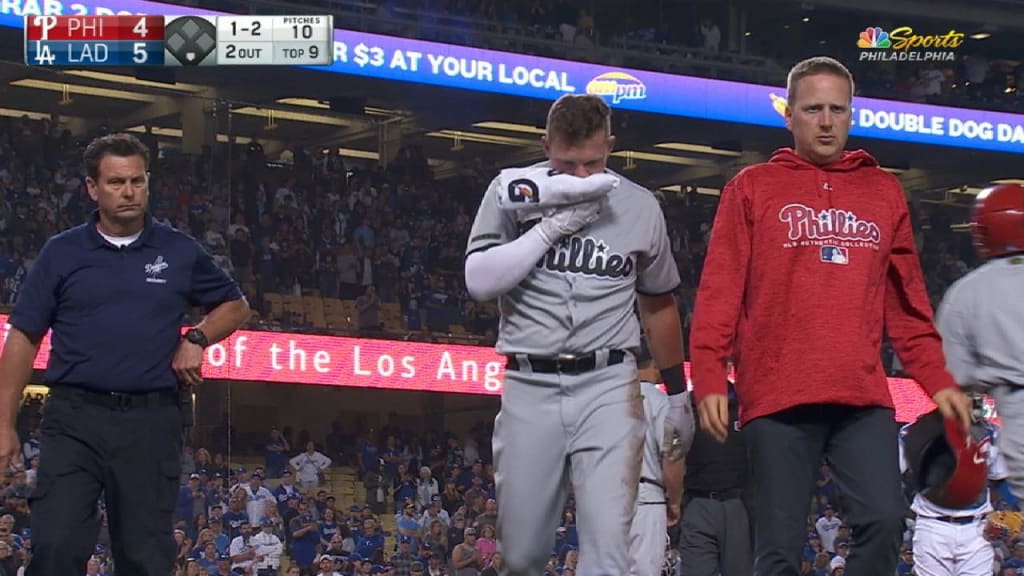 Phillies OF Rhys Hoskins hits foul ball off his own teeth, spits