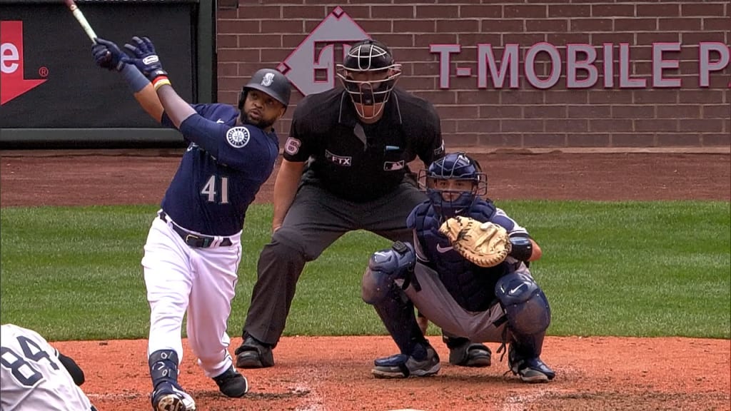 Mariners' Carlos Santana walked on just 3 balls after umpire mistake vs.  Angels