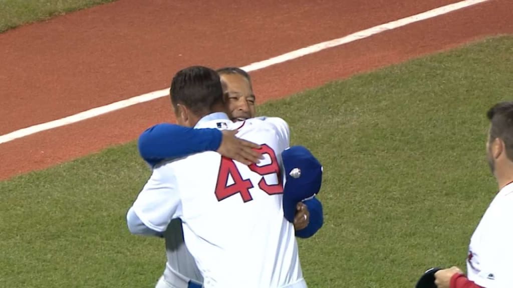 Roberts greets 2004 teammates