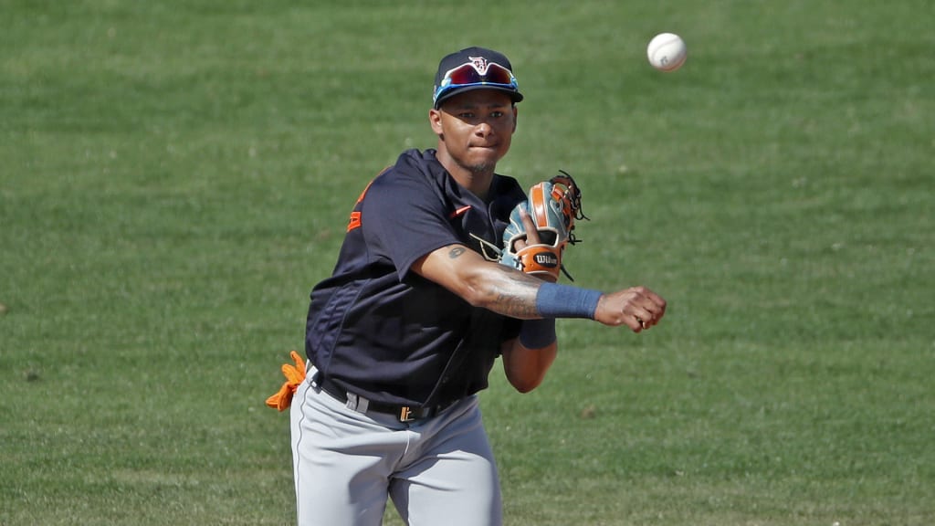 Sergio Alcántara claimed off waivers by Cubs
