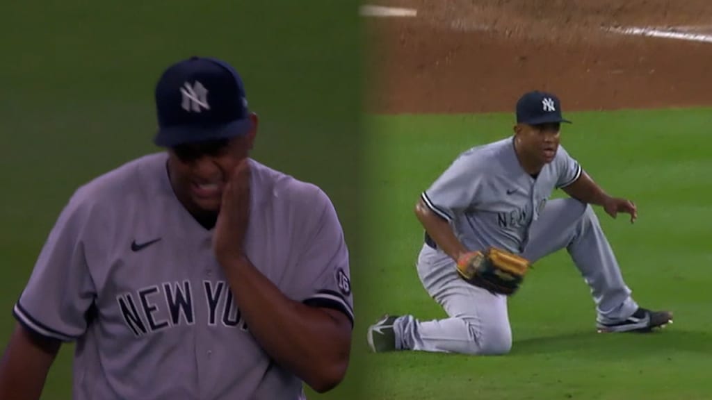 Aroldis Chapman Yankees GIF - Aroldis Chapman Yankees Win - Discover &  Share GIFs