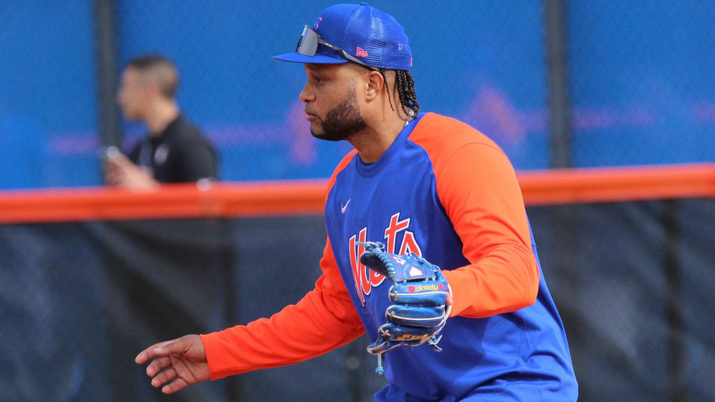 New York Mets' Robinson Cano bats during a baseball game against