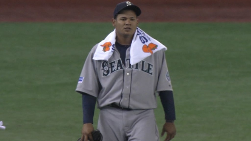 Felix Hernandez, Seattle Mariners agree to $135.5 million contract  extension, according to sources - ESPN