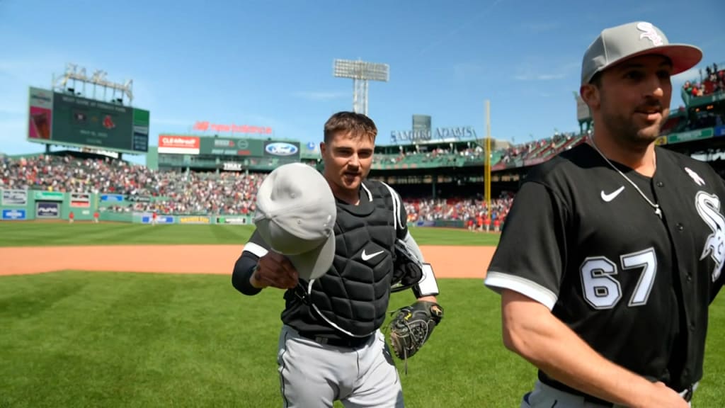 Jose Abreu, Dallas Keuchel help White Sox complete sweep of Red Sox