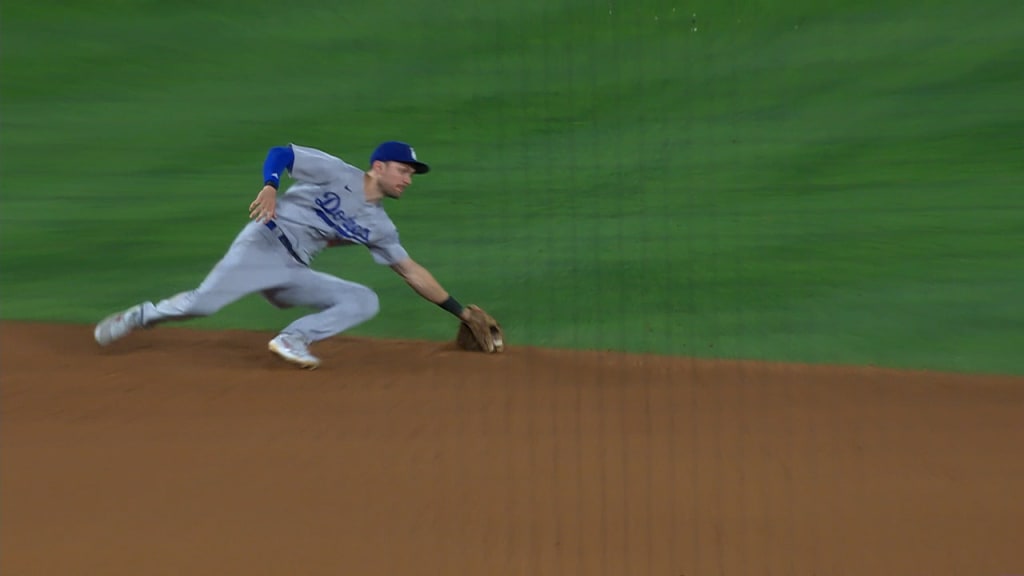 Clayton Kershaw flirts with perfect game as Dodgers top Angels