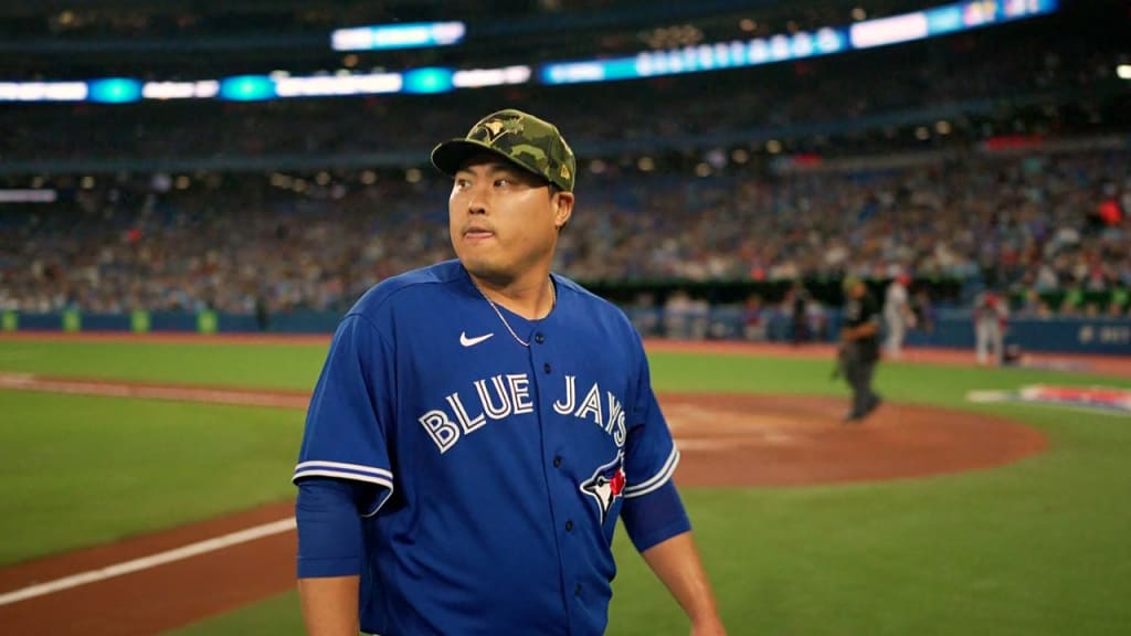 Has Hyun Jin Ryu earned another contract with the Blue Jays in 2024?