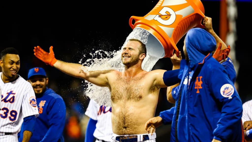 Shirtless Pete Alonso is everywhere after Mets win