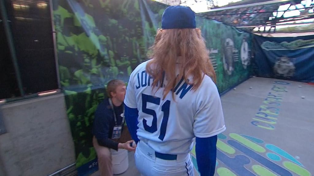 Randy the righty? A retro Mariners fan did a Randy Johnson impression at  Safeco Field