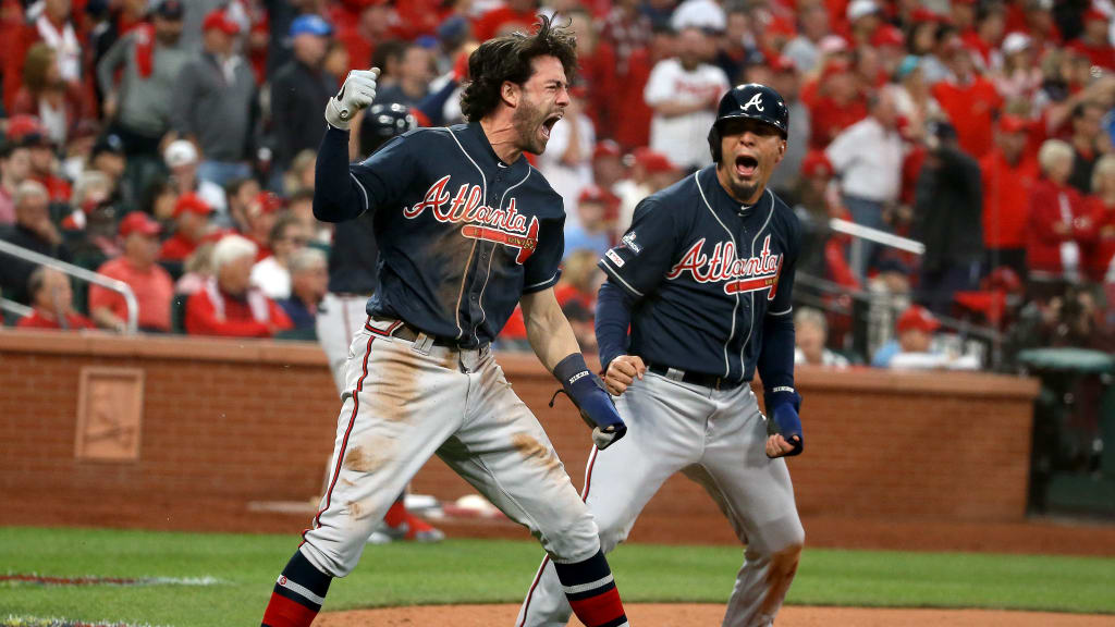 Dansby Swanson and his glorious hair hustled for an inside-the