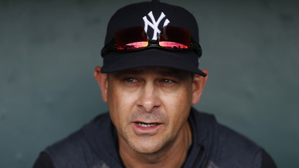 MLB: Yankees manager Aaron Boone giving DJ LeMahieu space during