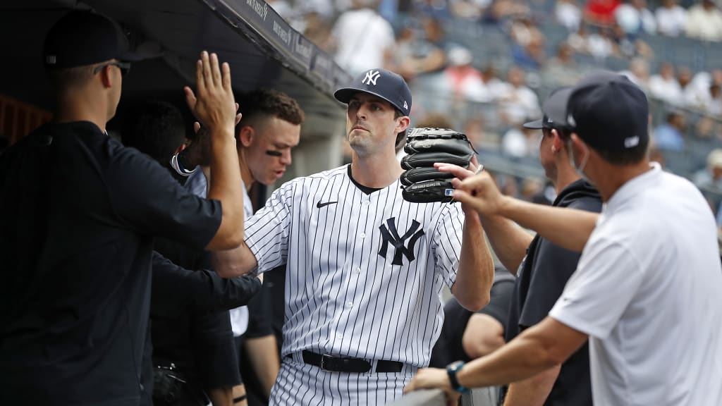 The Yankees made a flurry of moves at last year’s Trade Deadline, among them the swap that brought in Clay Holmes to give the team another right-handed option out of the bullpen. Aaron Boone viewed the sinkerball specialist as a “righty assassin,” as well as someone who could potentially be a problem for left-handed batters, and Holmes put up terrific numbers while pitching in big spots down the stretch.