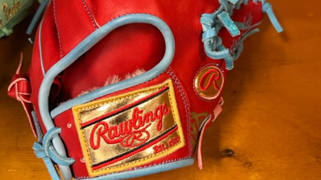 Look at Harrison Bader's new glove, featuring Gold Glove insignia. Credit: John Denton, MLB.com