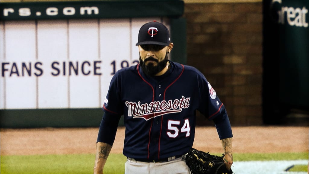 Twins sign Sergio Romo to one-year, $5 million deal with club option for  2021, per report - MLB Daily Dish