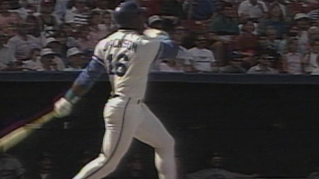 The day Royals outfielder Bo Jackson scaled the wall after making a catch