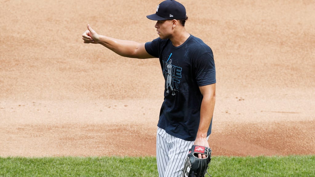 aaron_judge_thumbs_up_article