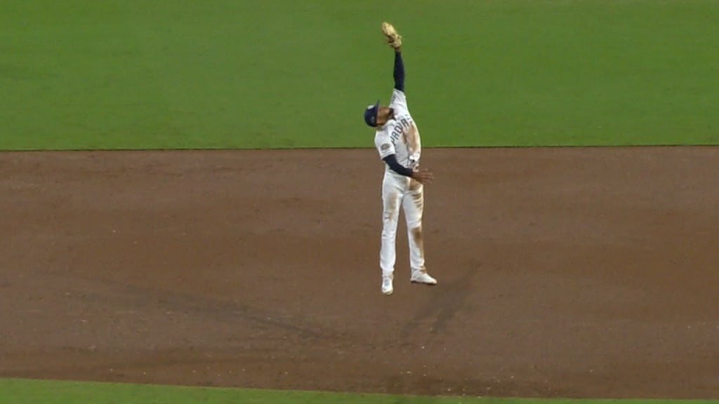 Tatis' incredible leaping grab