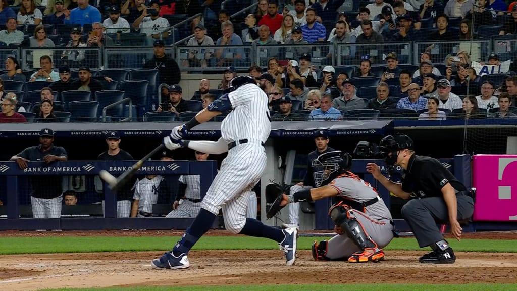Aaron Judge homers twice, leads MLB with 17