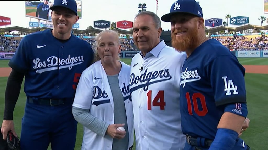 Gil Hodges' No. 14 retired by Dodgers in ceremony