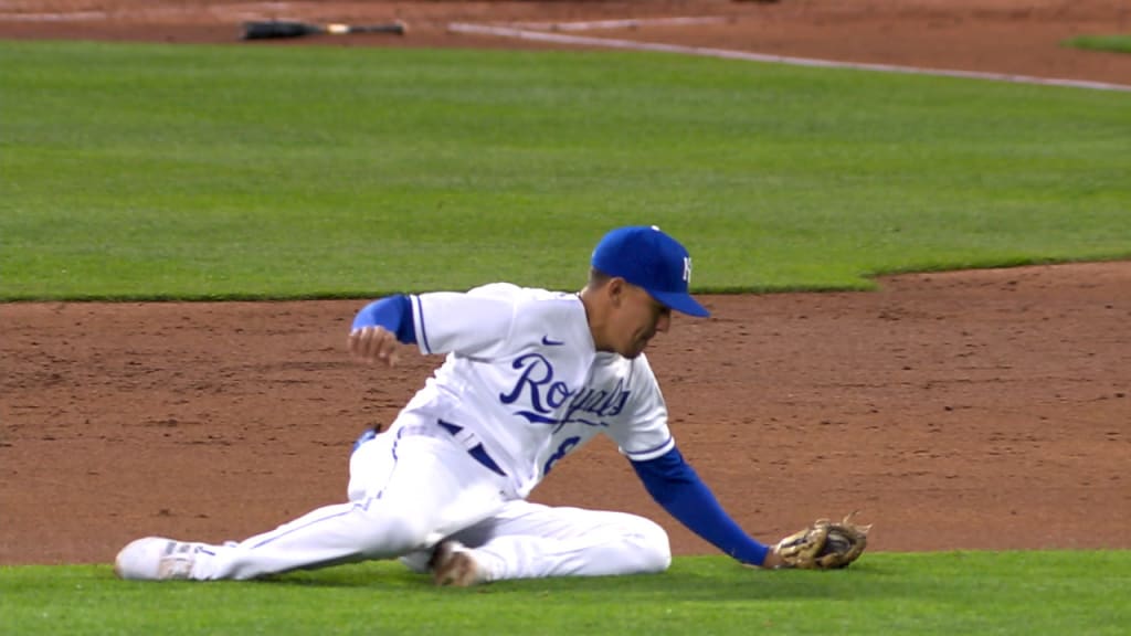 Salvador Perez powers Royals to 10-3 victory over Tigers