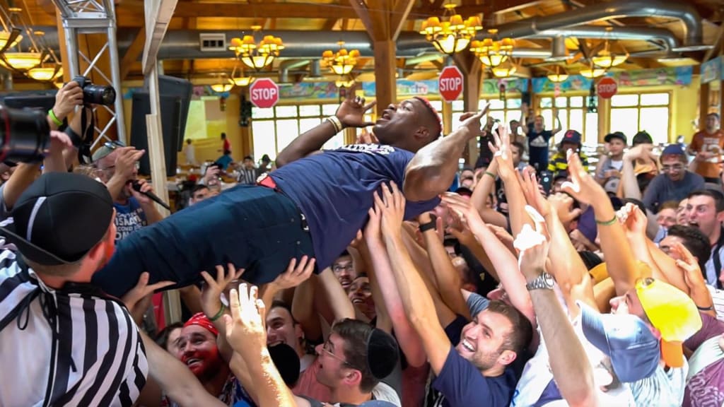 Yasiel Puig spends off day visiting with children battling cancer