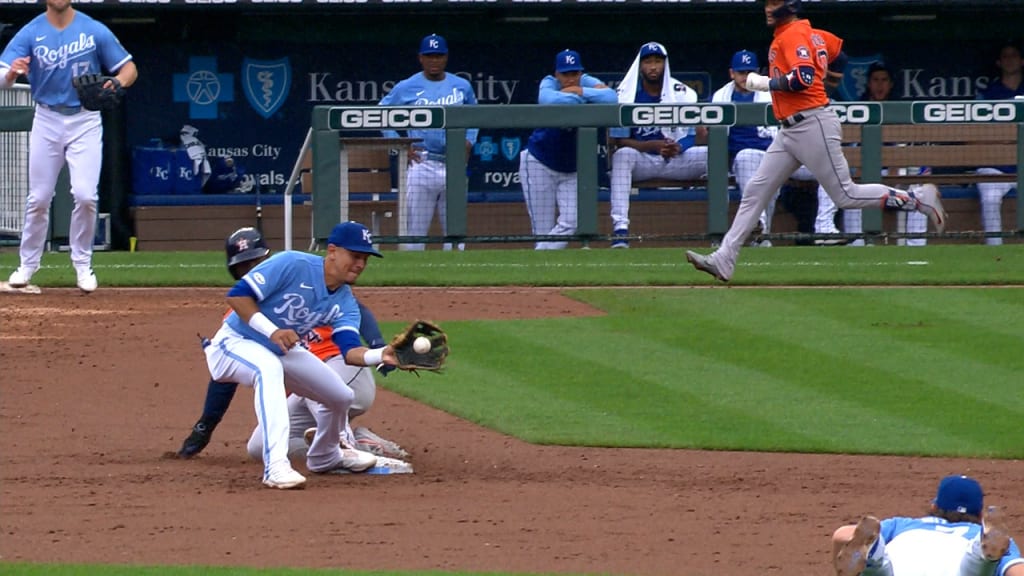 Salvador Perez hits home run in win over Astros