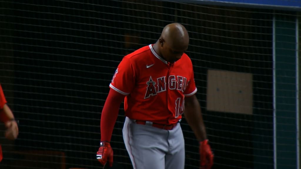 Mariners' Justin Upton leaves game after being hit in helmet by pitch