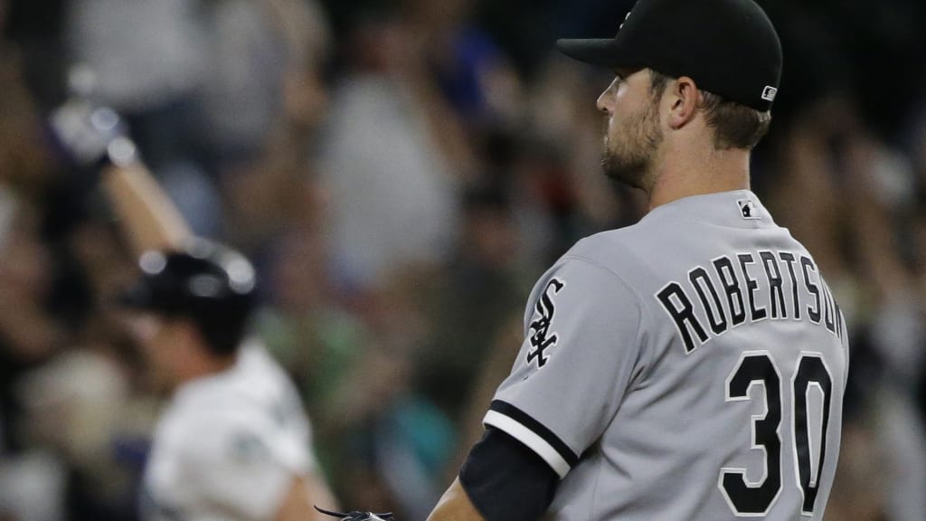 David Robertson allows go-ahead three-run homer in eighth as